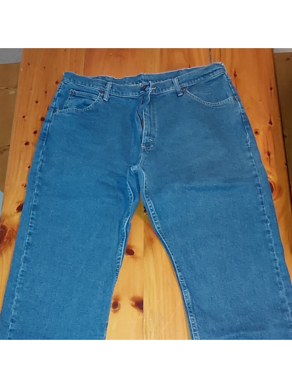 Wrangler Premium Quality Men’s Blue Medium Wash Stretch Straight Denim Jeans